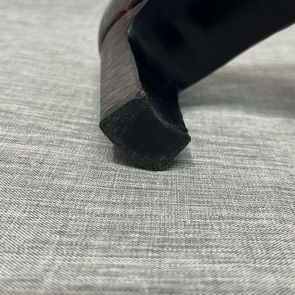 Stuart Weitzman BROWN PATENT SNAKE CLASSIC HEEL PUMPS - Picture 6 of 10